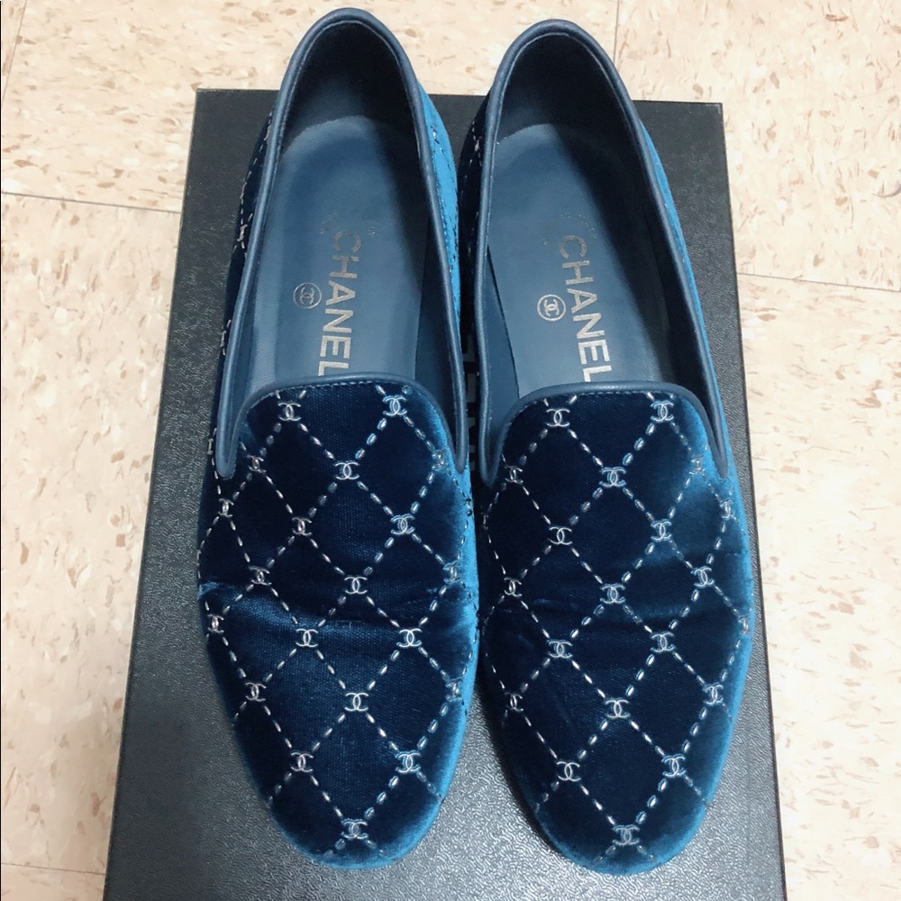 Chanel navy blue velvet loafer